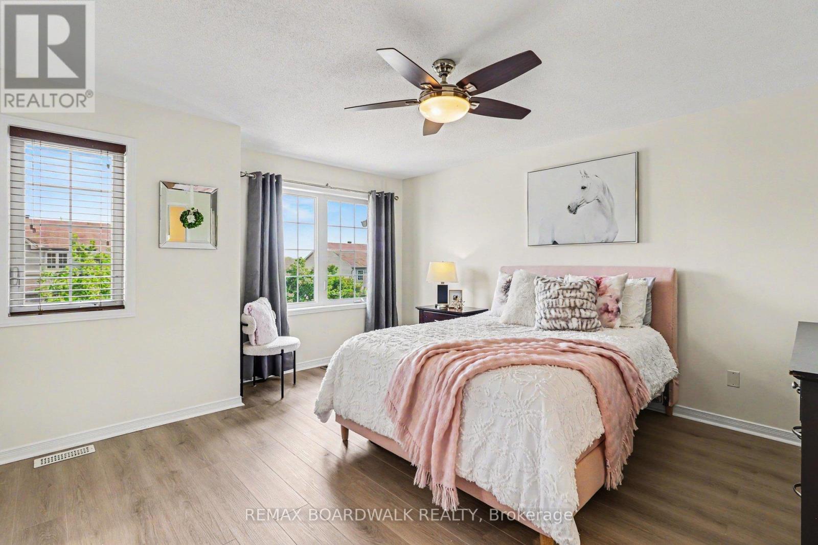 350 ROLLING MEADOW CRESCENT - 16