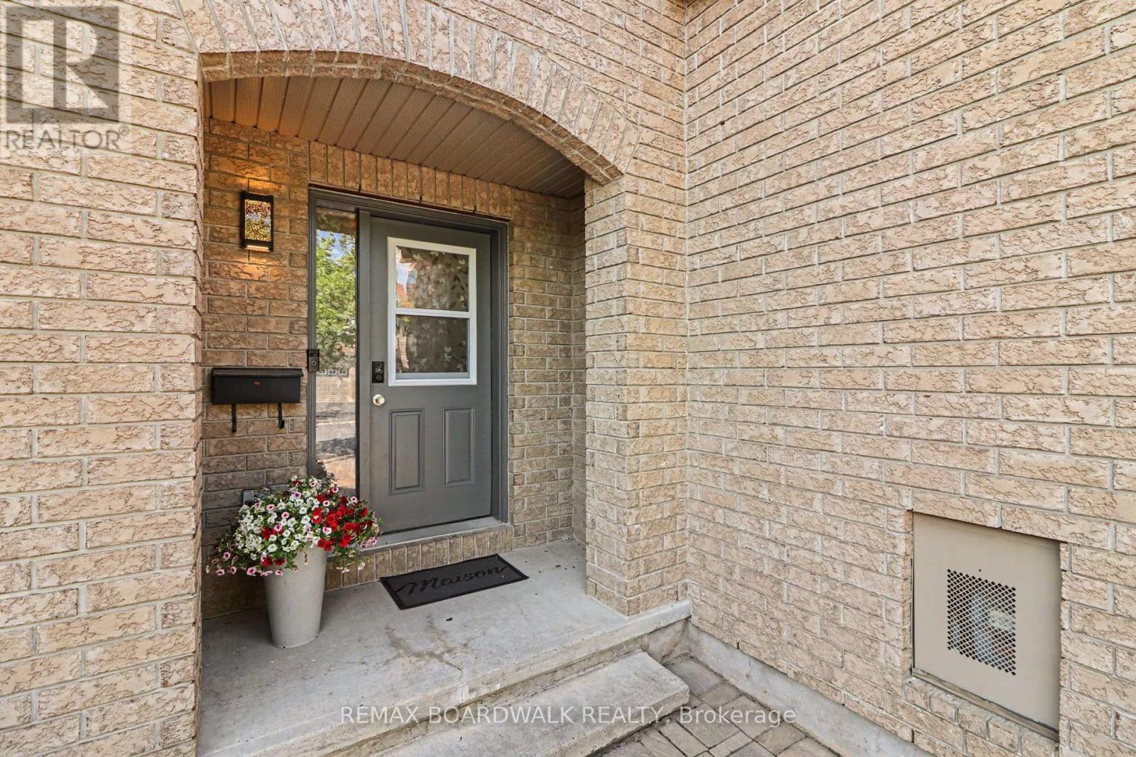 350 ROLLING MEADOW CRESCENT - 2
