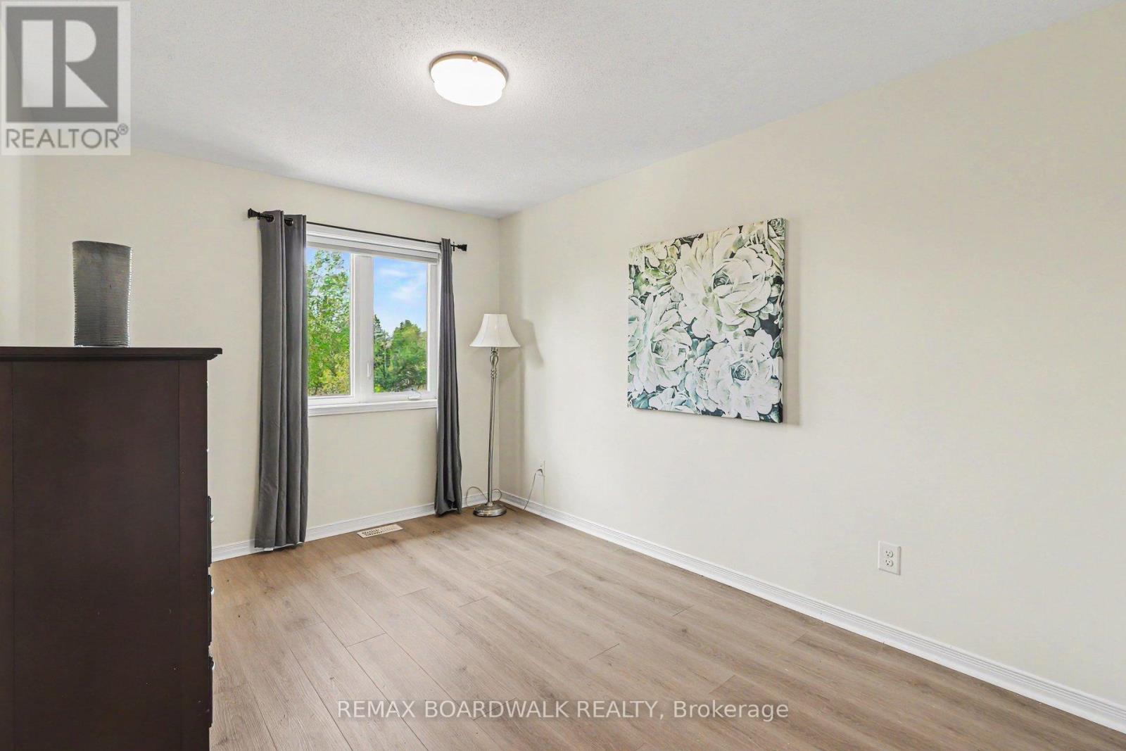 350 ROLLING MEADOW CRESCENT - 23