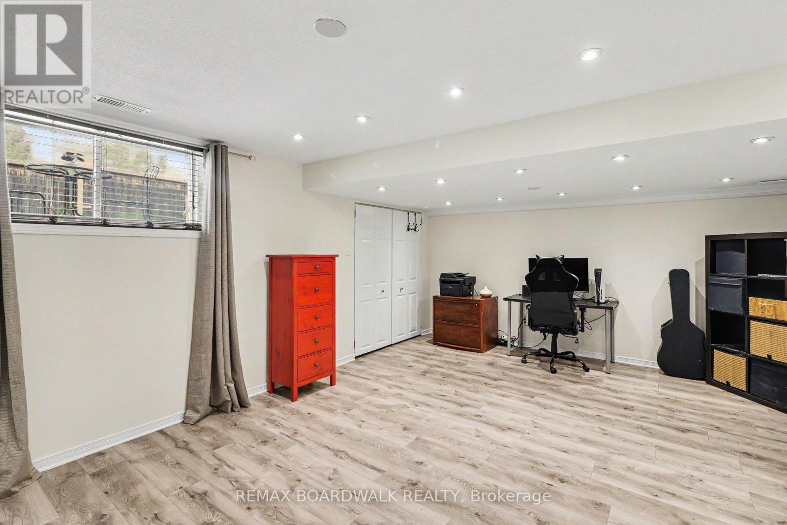 350 ROLLING MEADOW CRESCENT - 24