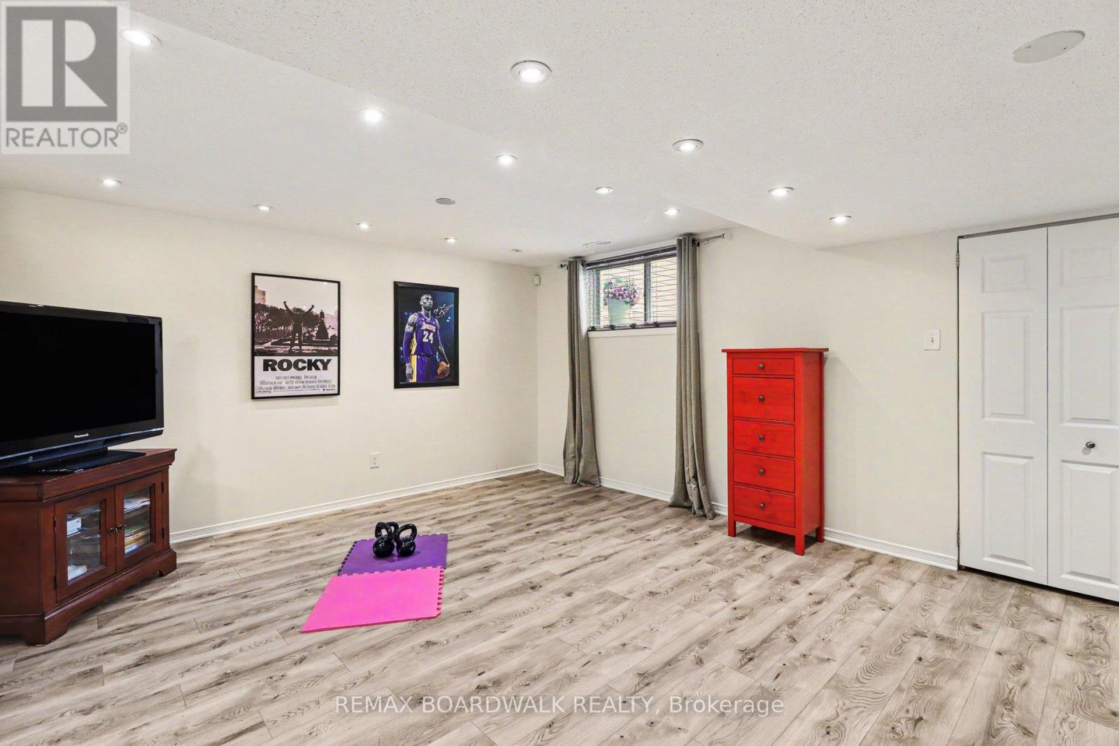 350 ROLLING MEADOW CRESCENT - 26