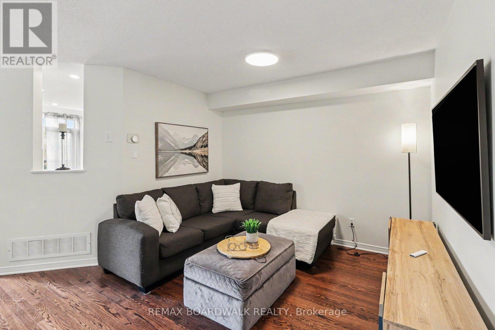 350 ROLLING MEADOW CRESCENT - 6