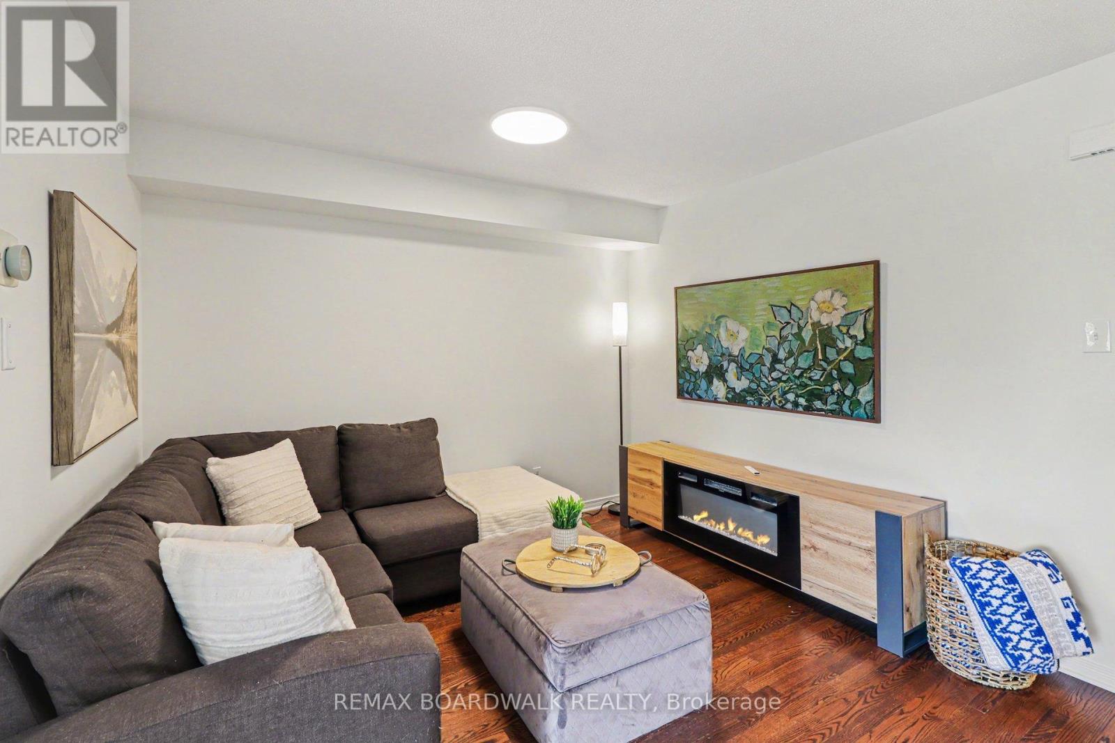 350 ROLLING MEADOW CRESCENT - 7