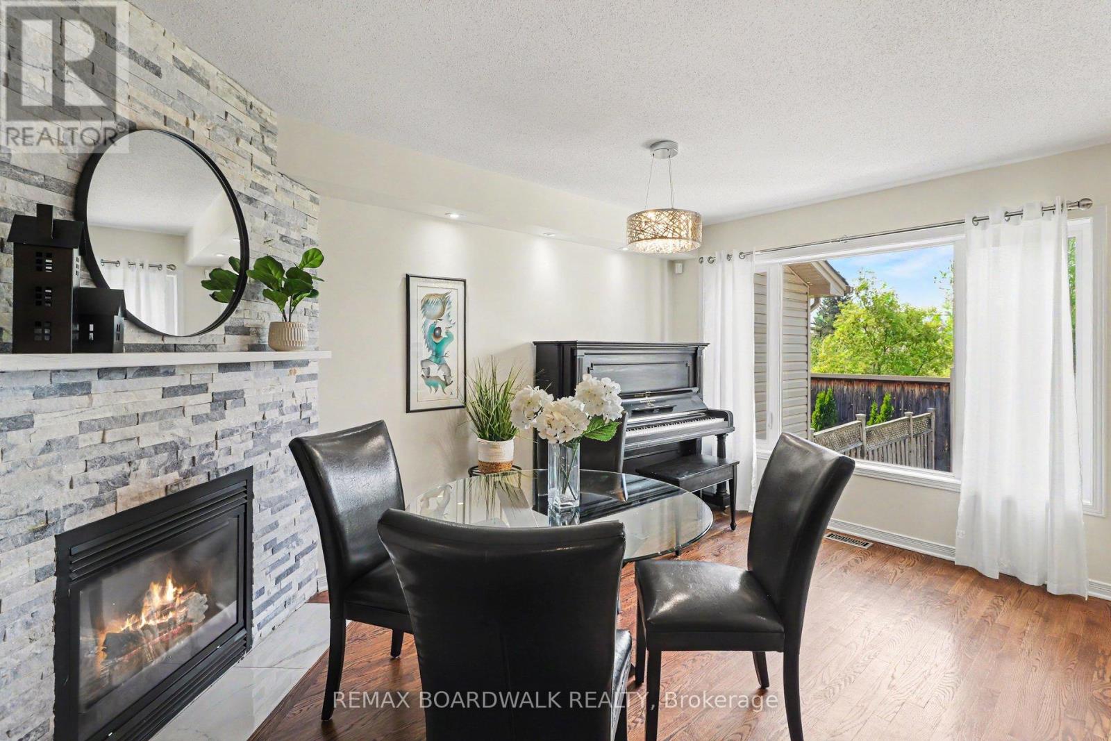 350 ROLLING MEADOW CRESCENT - 9