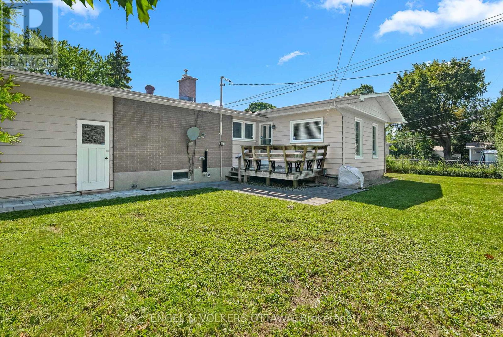 62 WIGAN DRIVE - 27