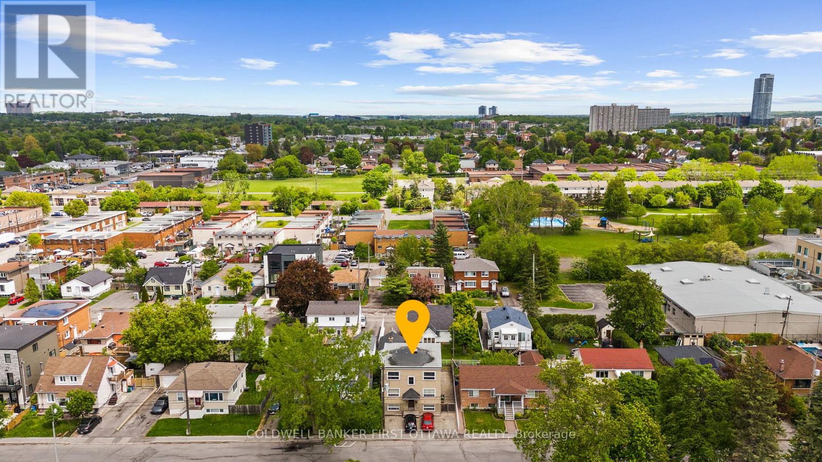 Great location w easy access to HWY & downtown!