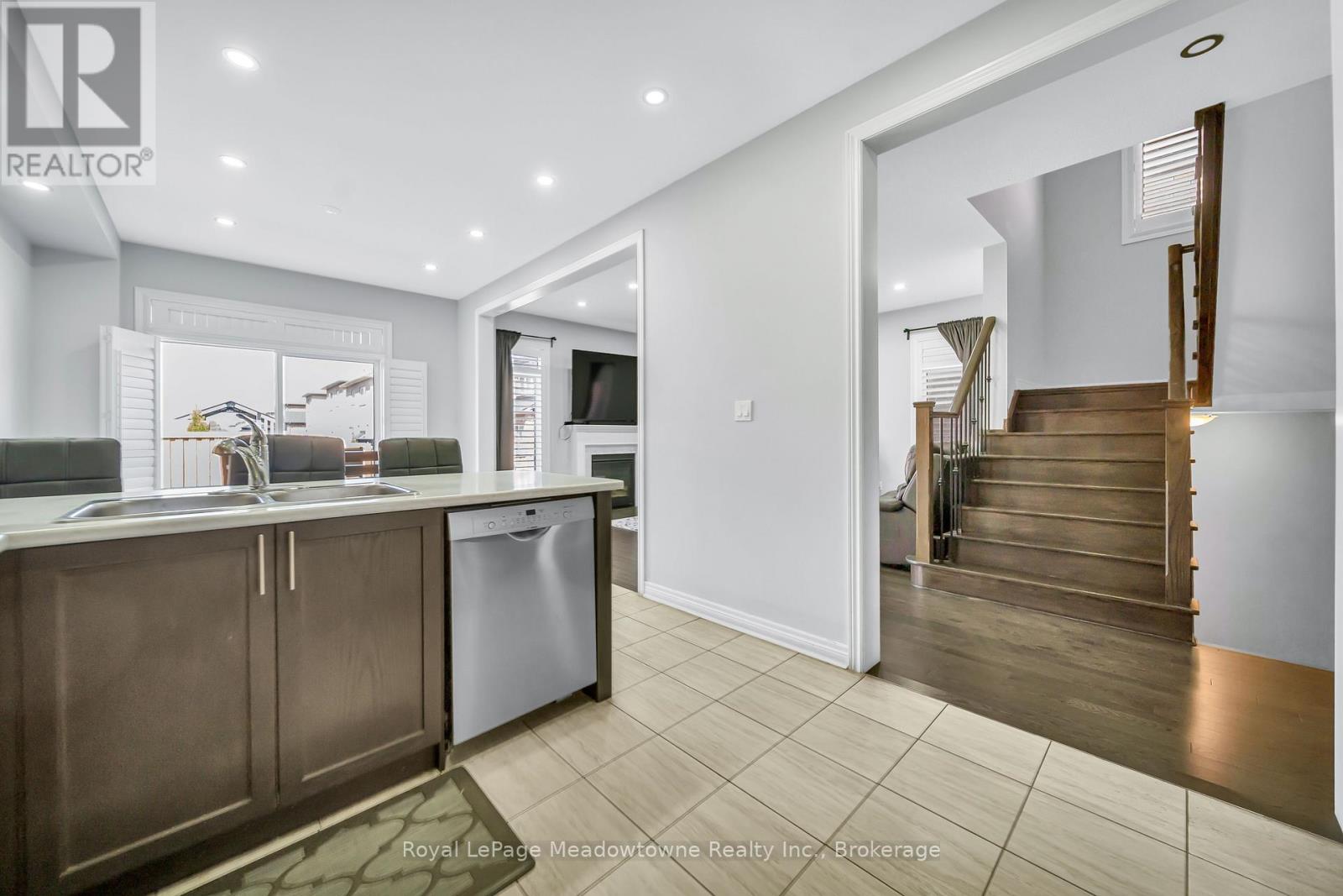 2218 LOZENBY STREET - 10