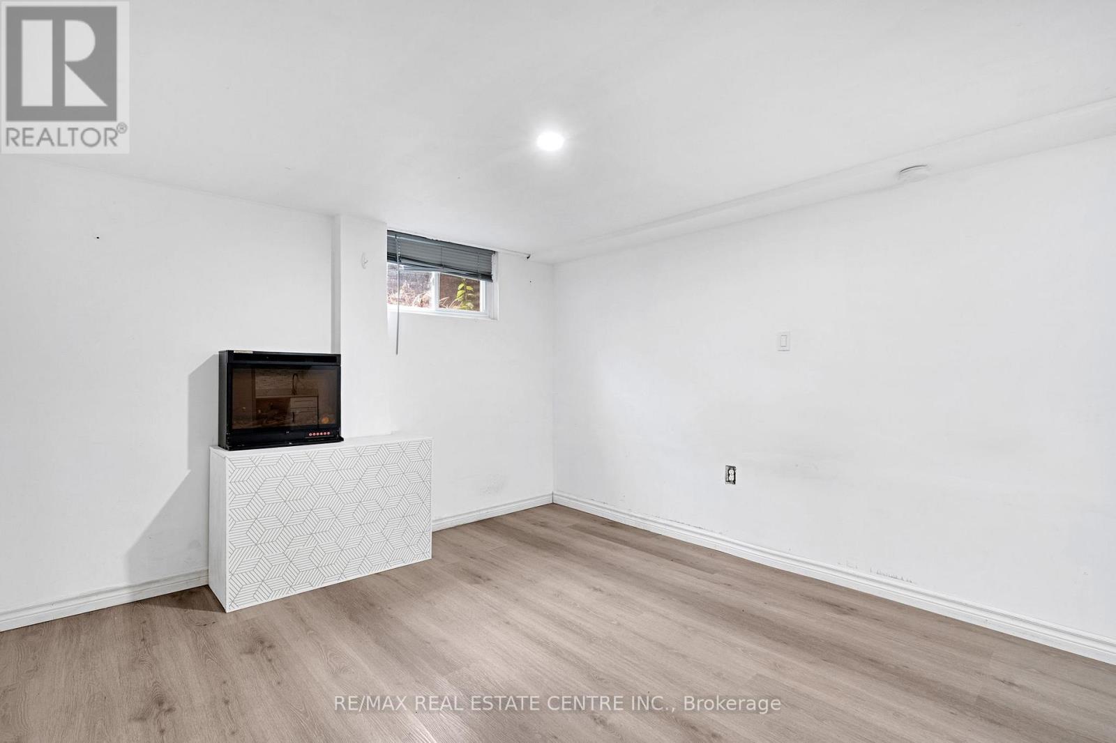 #D 71D WELLESLEY CRESCENT - 21
