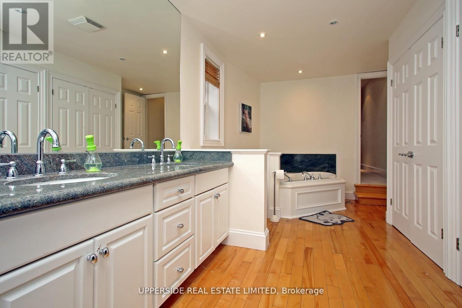 153 COLLIER STREET - 17