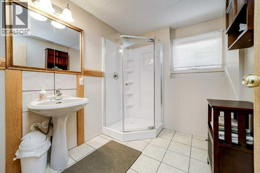 31 Red Crow Boulevard W - 32