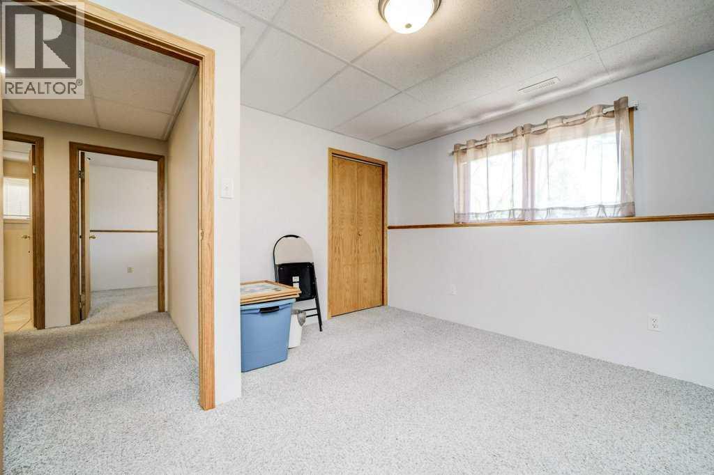 31 Red Crow Boulevard W - 34