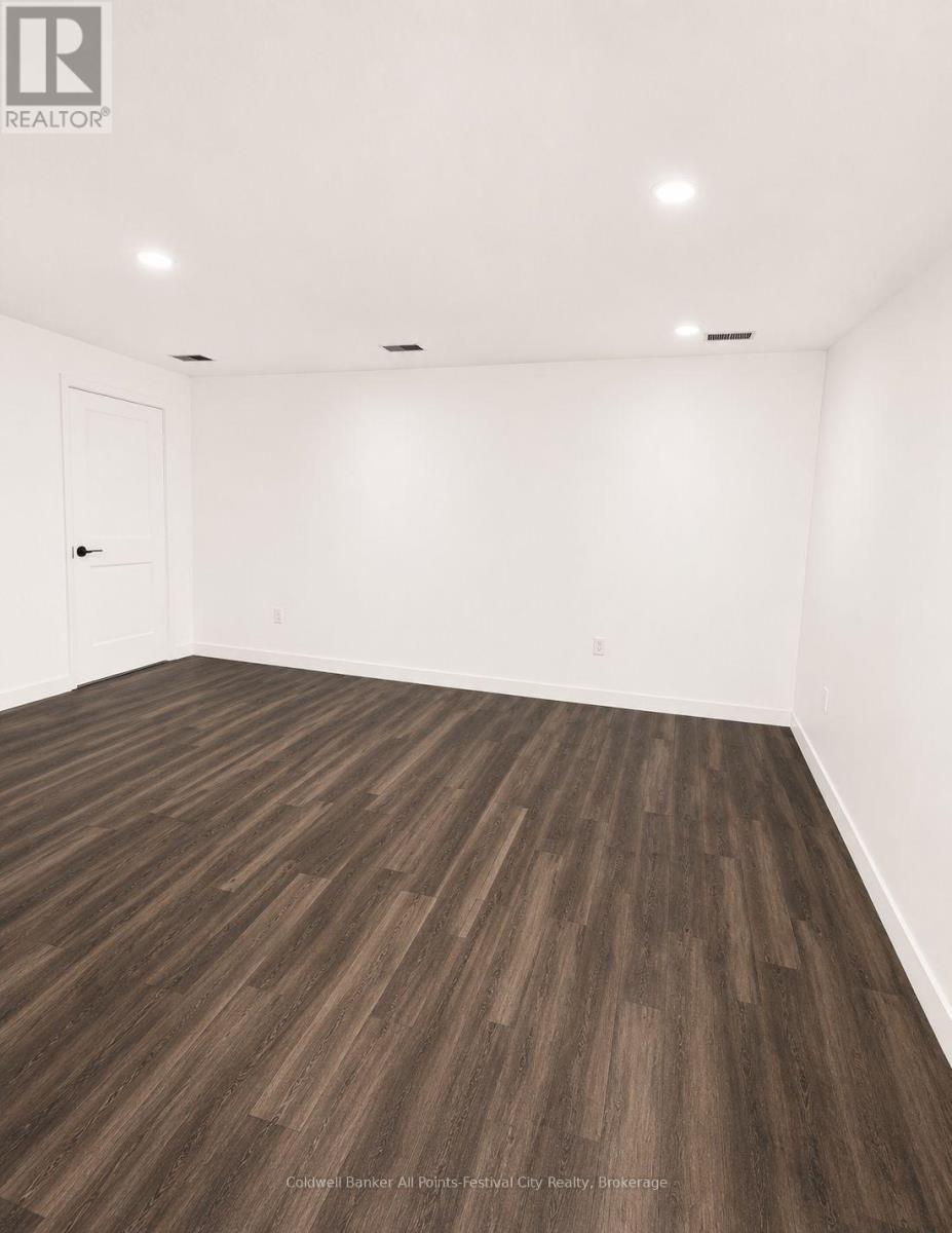 100 JOHN STREET E - 7