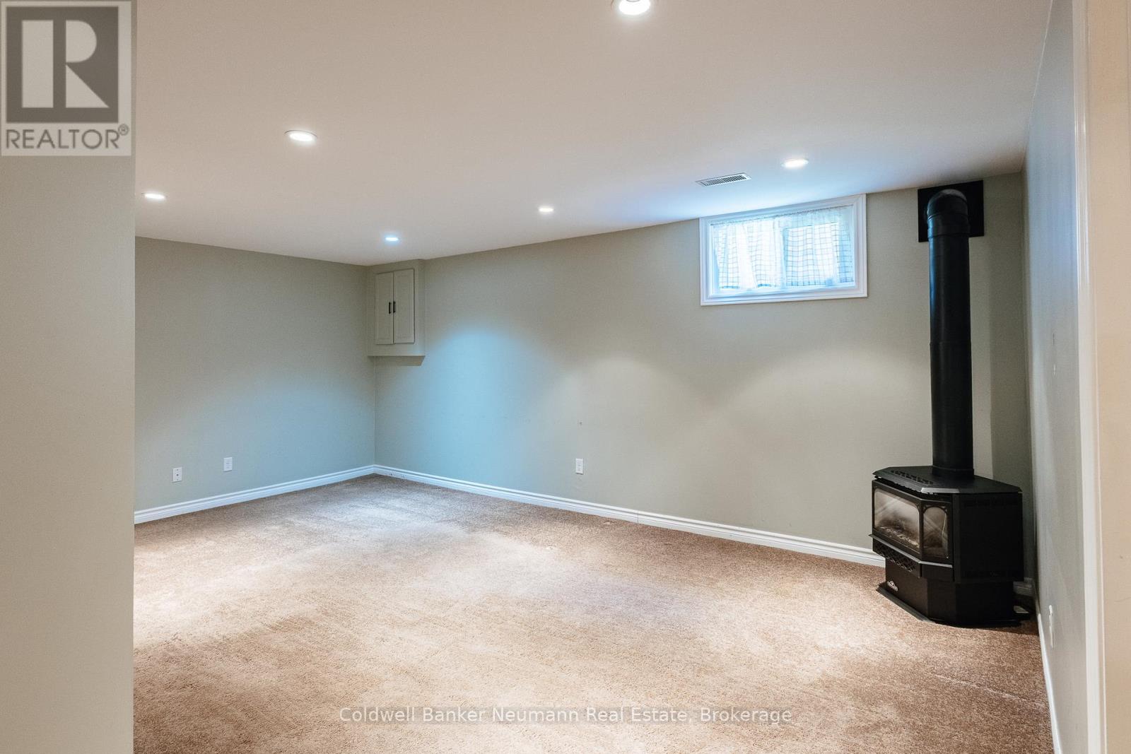 16 SUZANNA DRIVE - 34