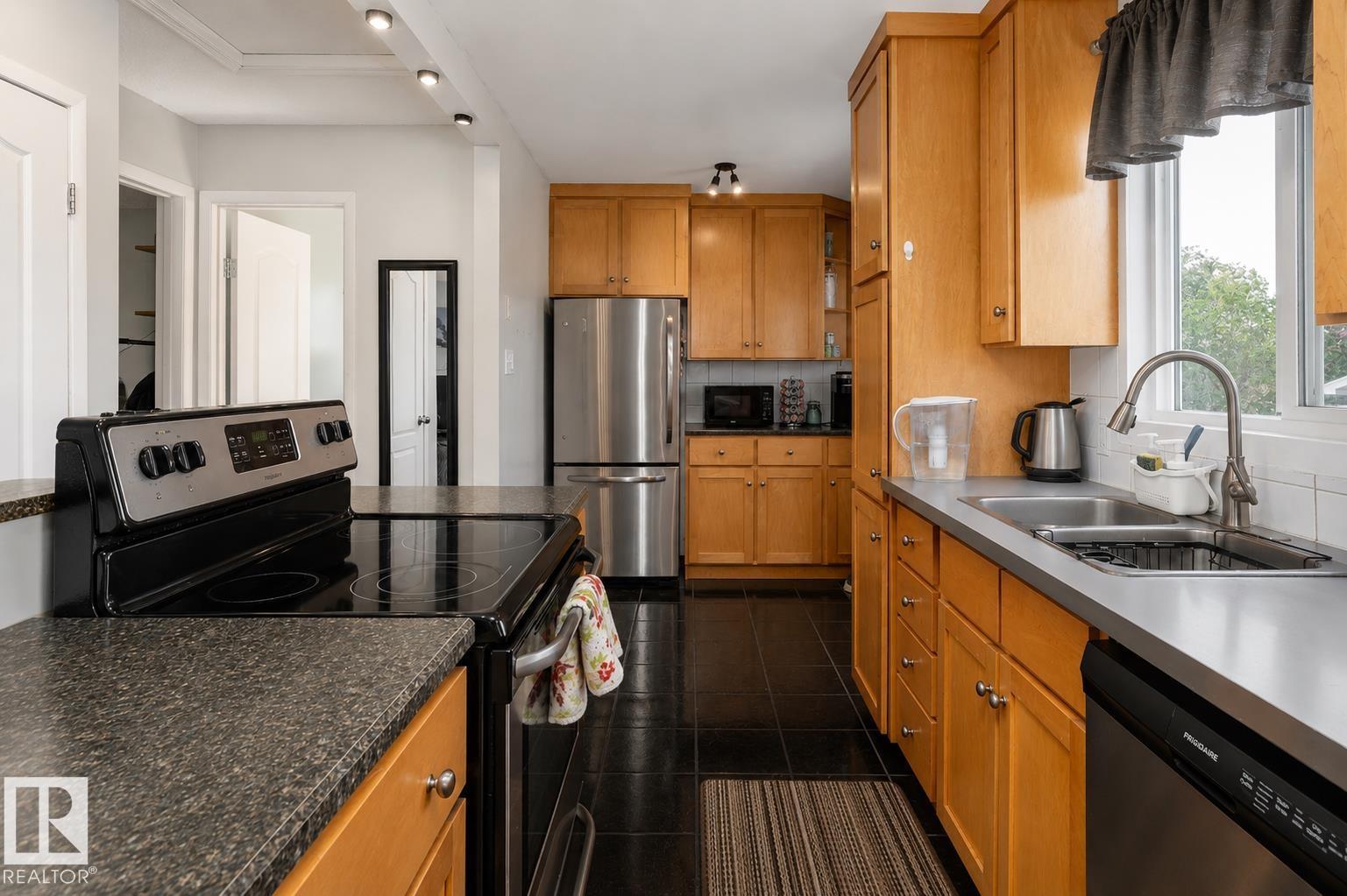 4620 37A AV NW - 10