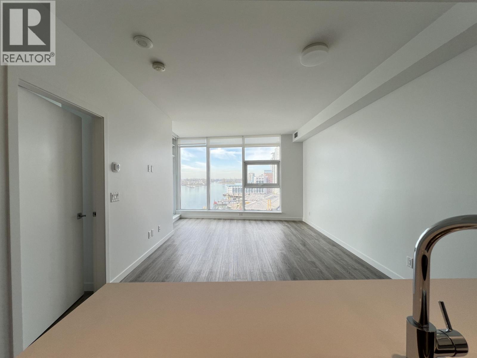 802 680 QUAYSIDE Drive - main photo