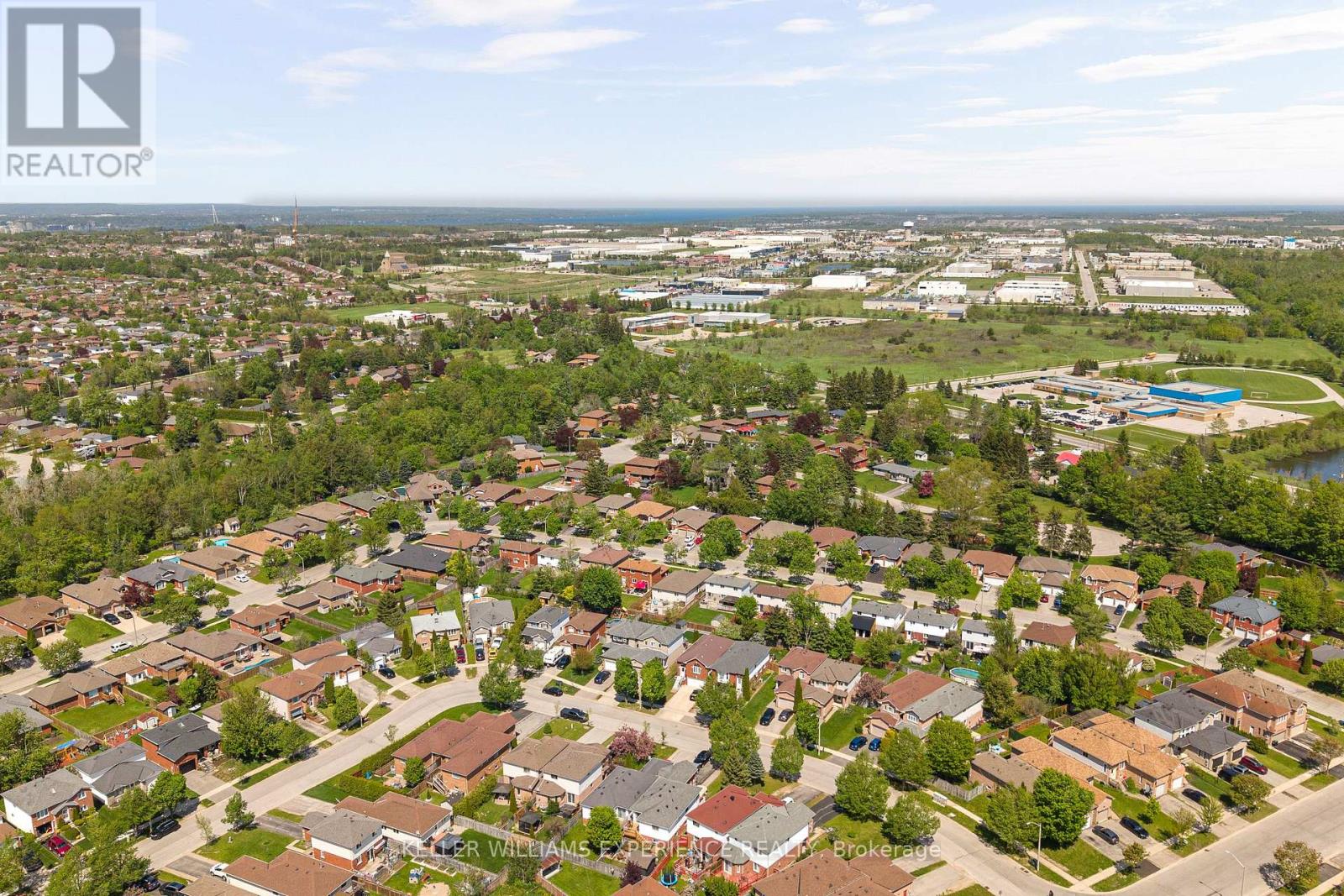 72 RUNDLE CRESCENT - 23