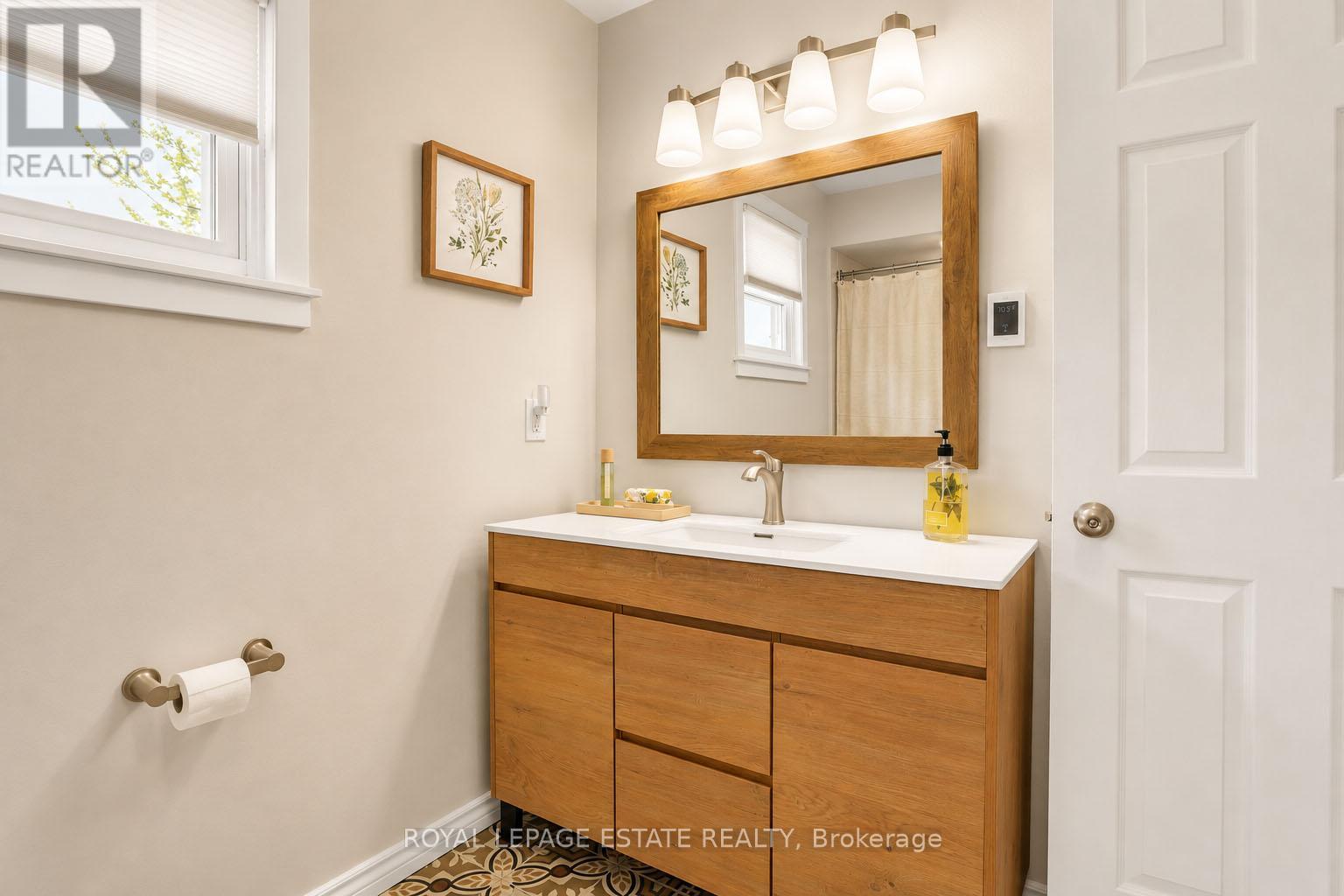 406 ANNE STREET N - 27