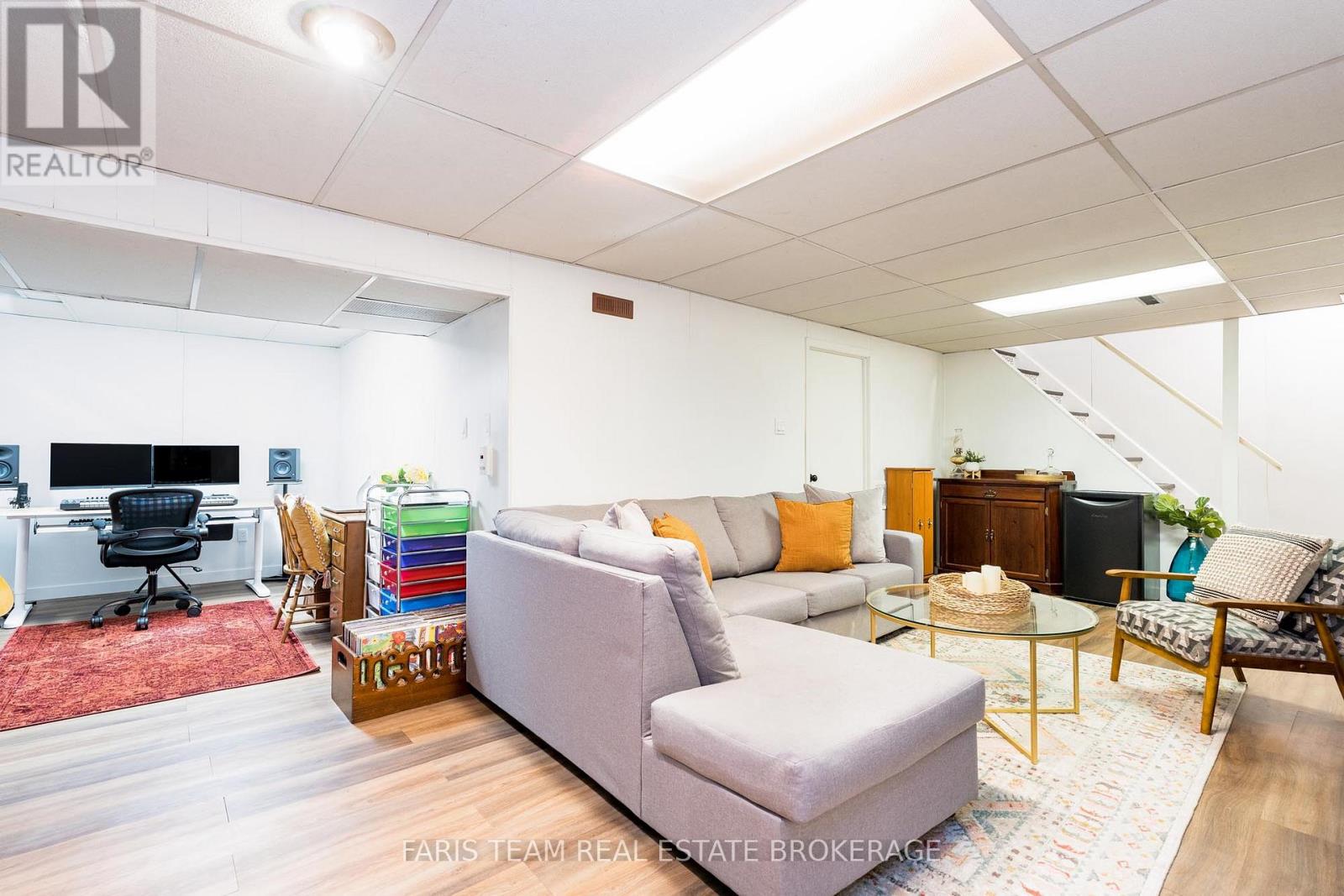 43 JEFFREY STREET - 24