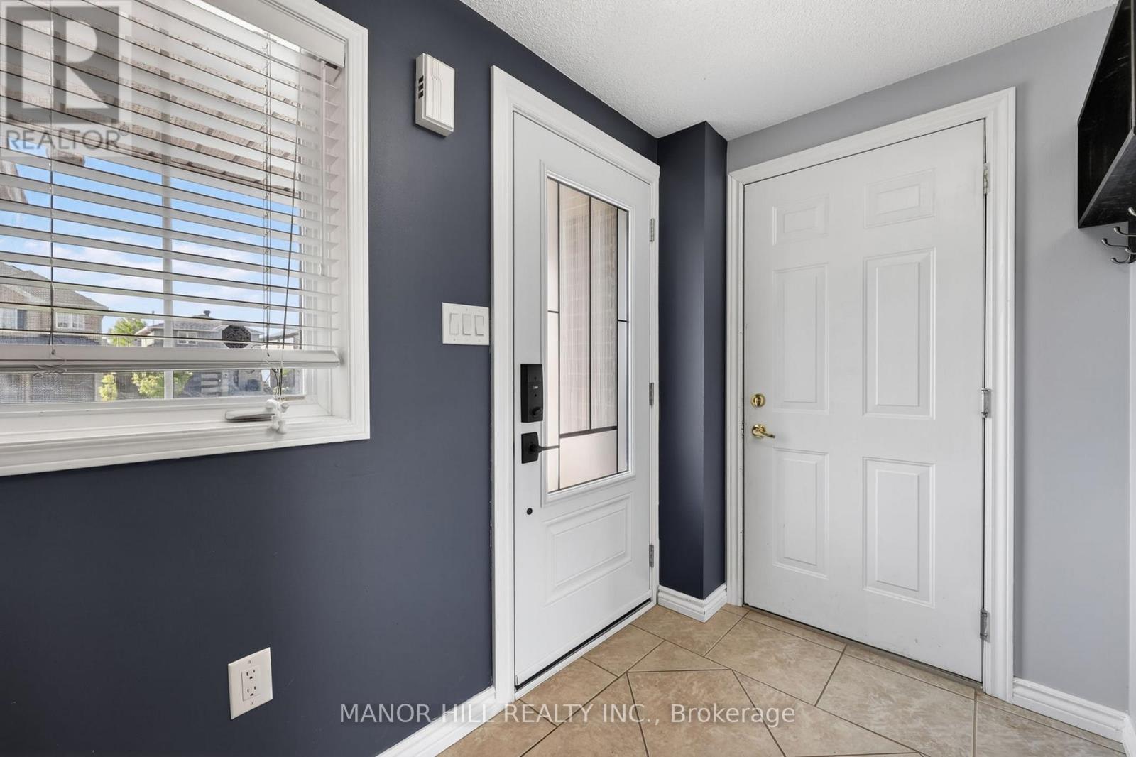 62 MONARCHY STREET N - 2