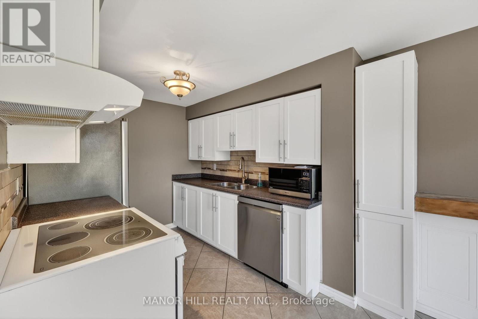 62 MONARCHY STREET N - 3