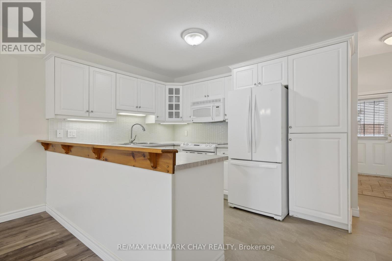 #11 275 HURON STREET - 10