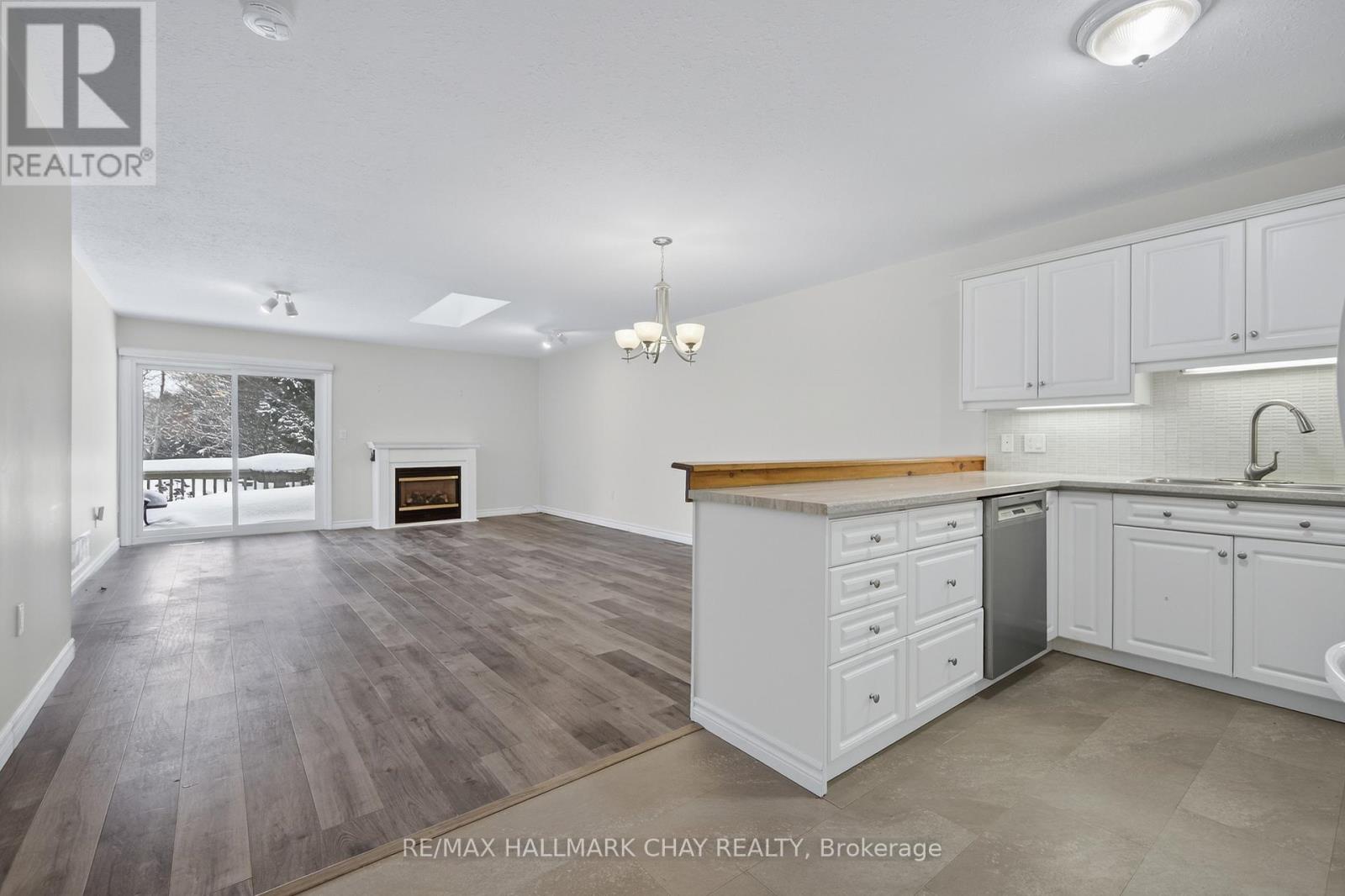 #11 275 HURON STREET - 11