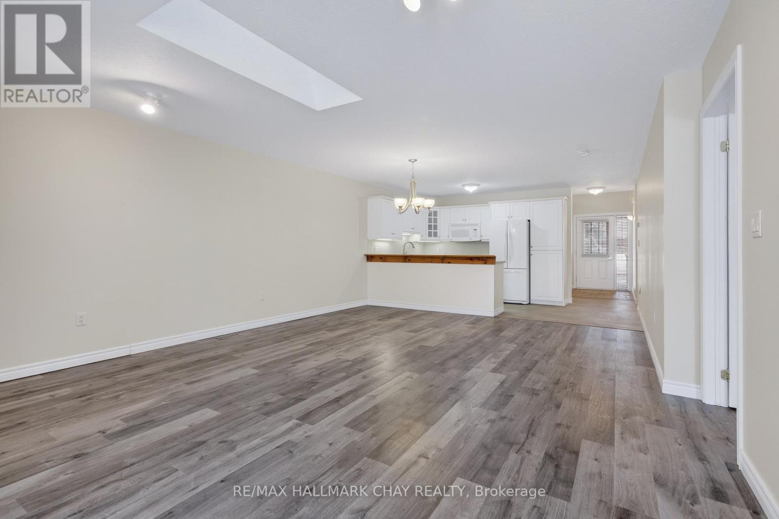 #11 275 HURON STREET - 12