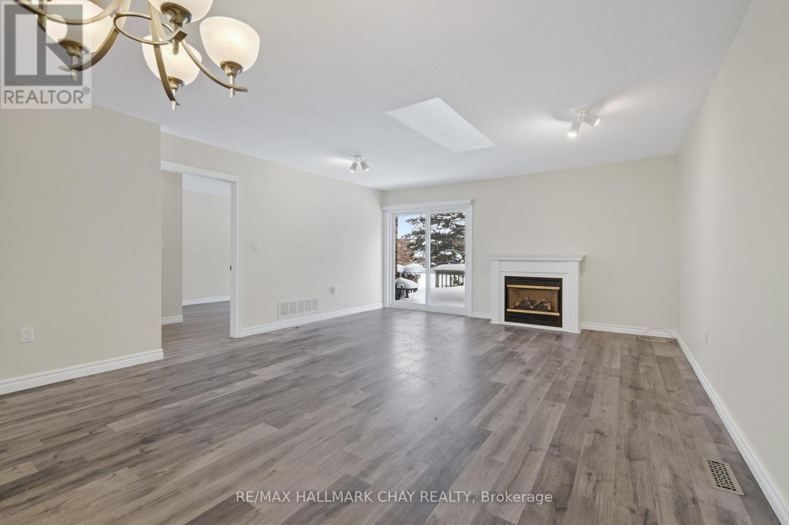 #11 275 HURON STREET - 13
