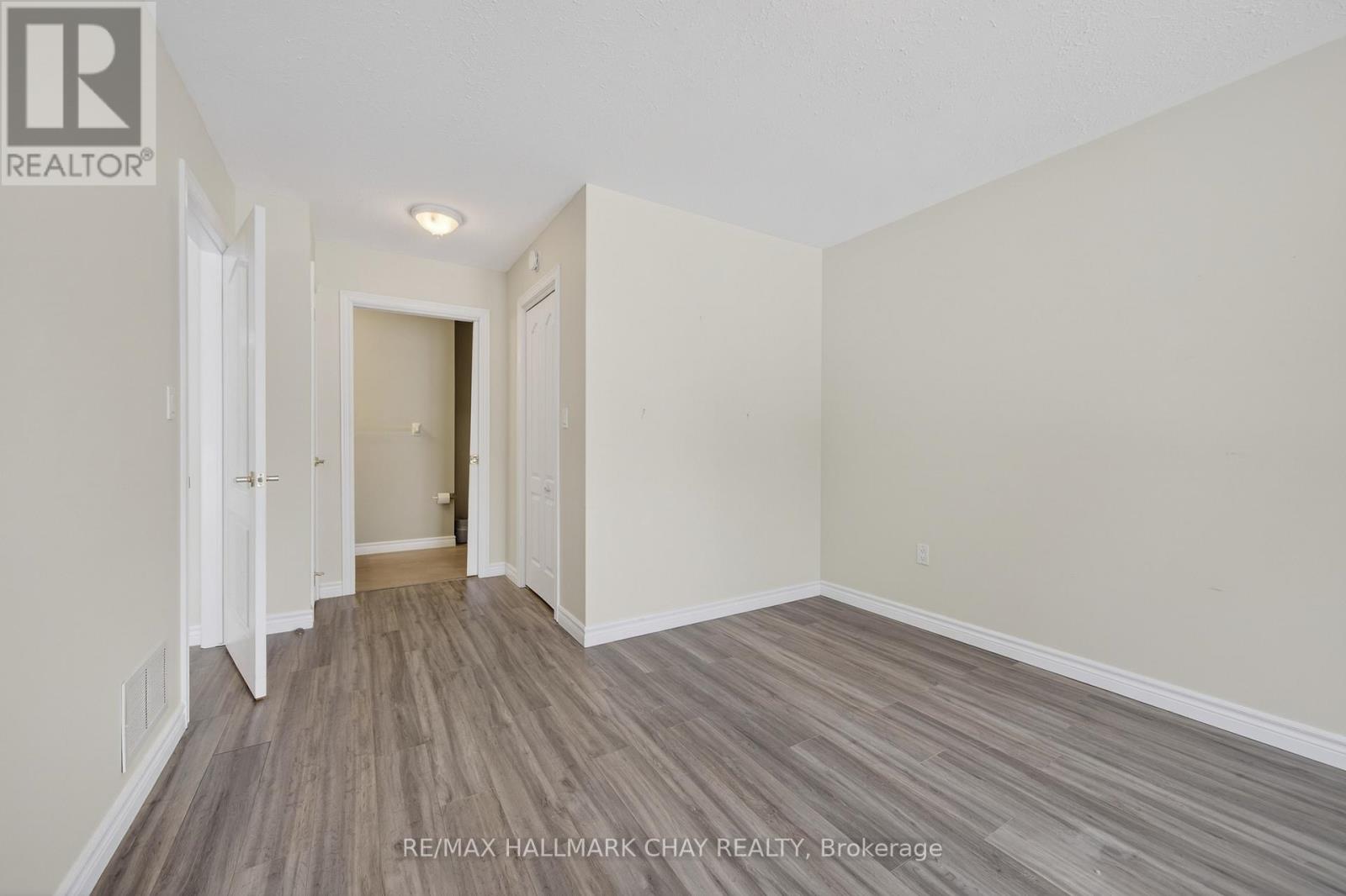 #11 275 HURON STREET - 16