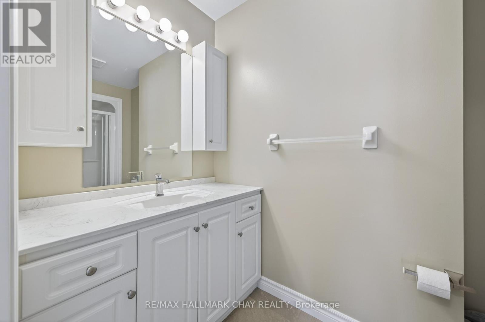 #11 275 HURON STREET - 18