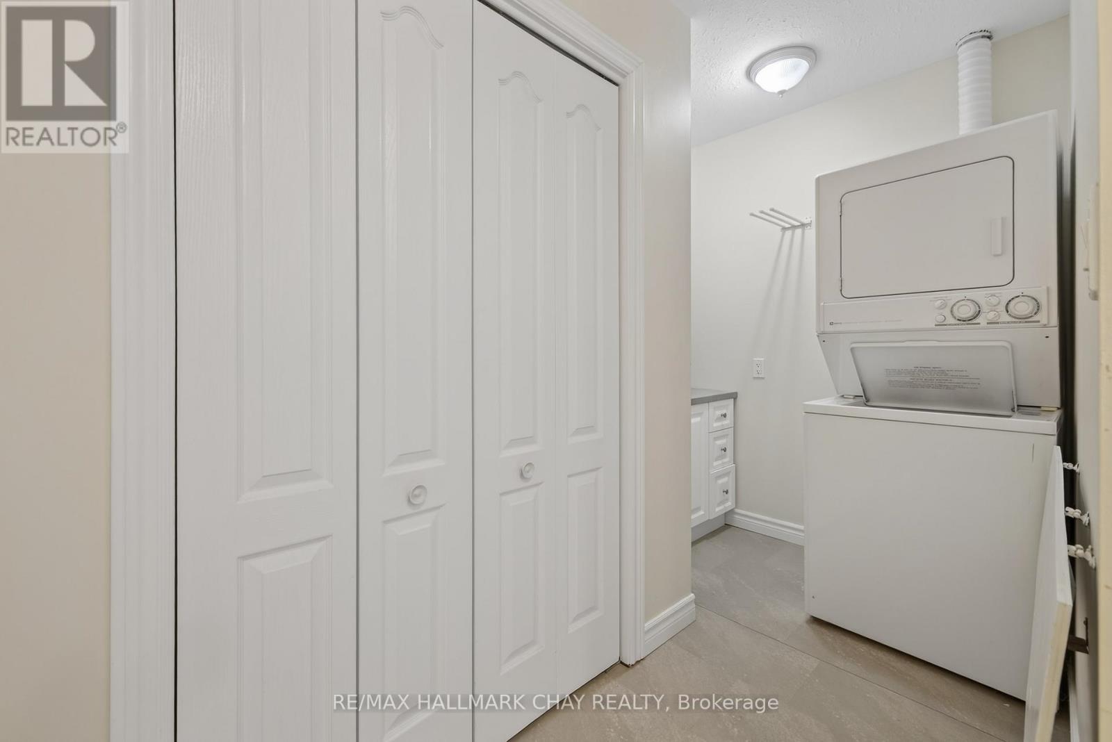 #11 275 HURON STREET - 23