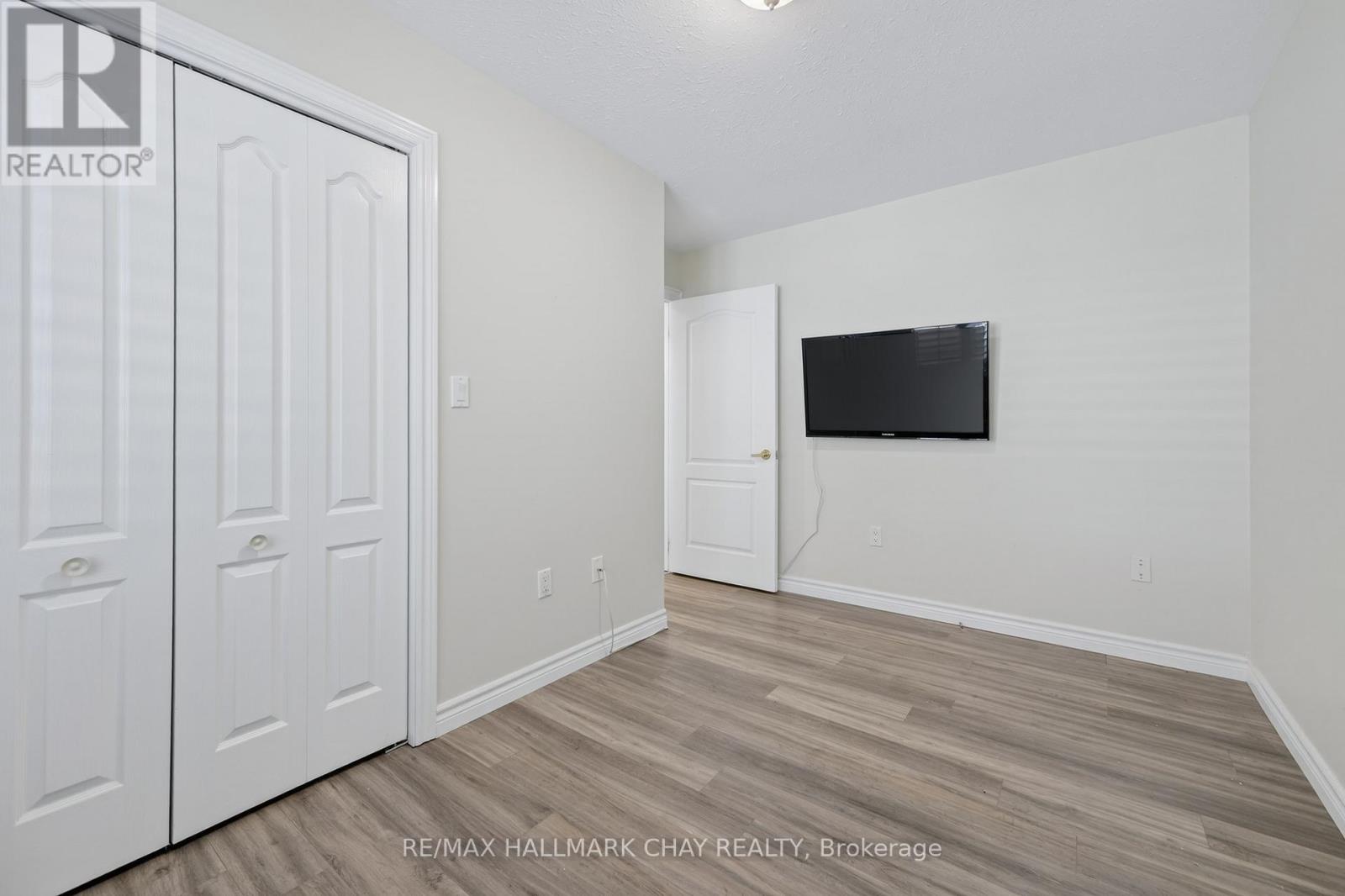 #11 275 HURON STREET - 24