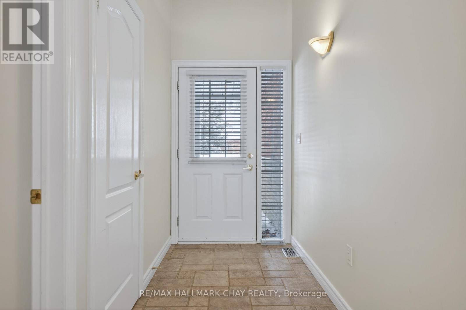 #11 275 HURON STREET - 4