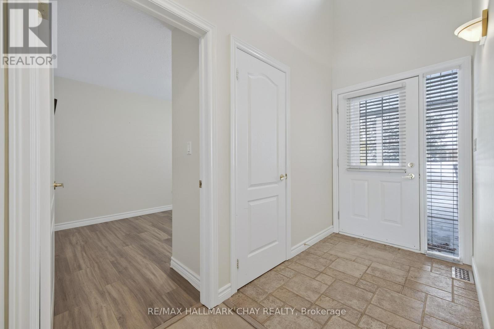 #11 275 HURON STREET - 5