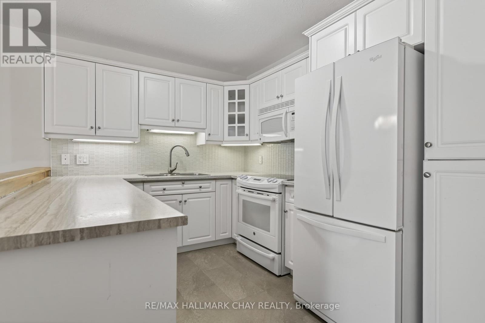 #11 275 HURON STREET - 7