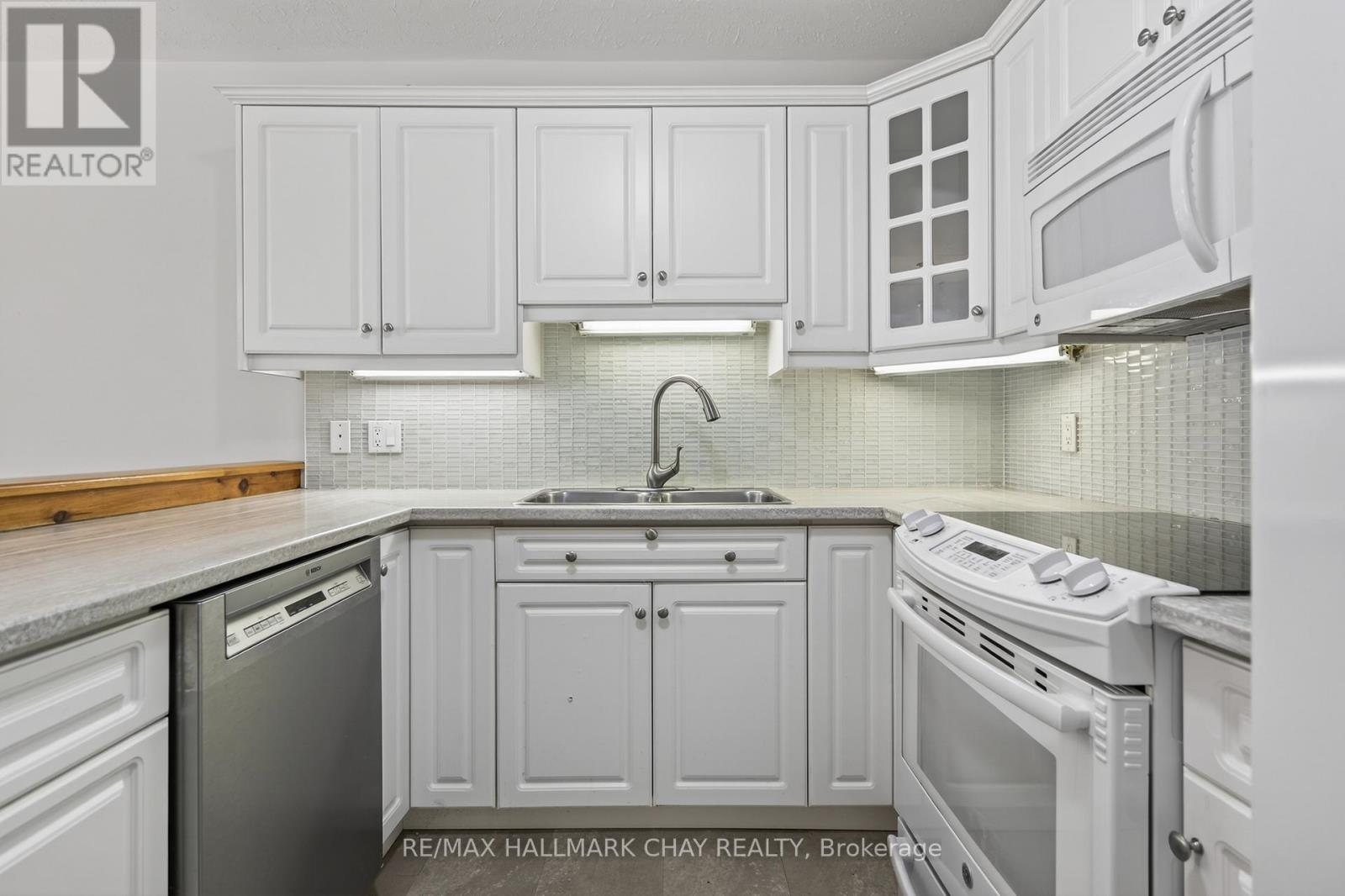 #11 275 HURON STREET - 8