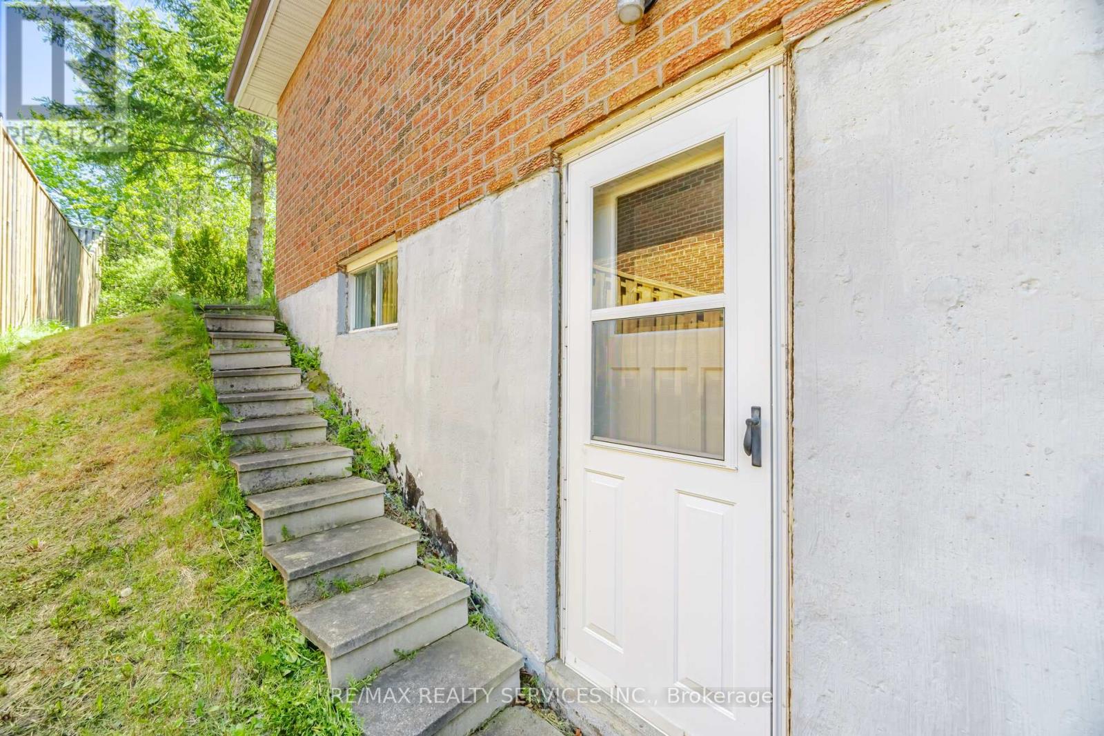 33 HESP DRIVE - 35