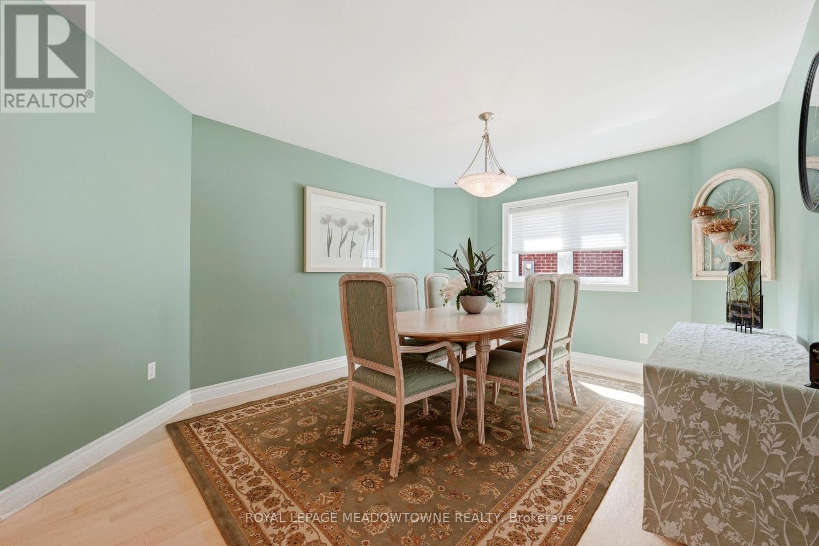 25 GOLLOP CRESCENT - 10