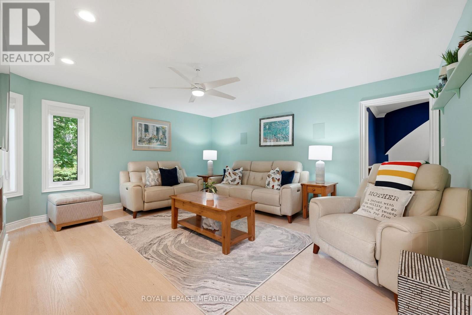 25 GOLLOP CRESCENT - 13