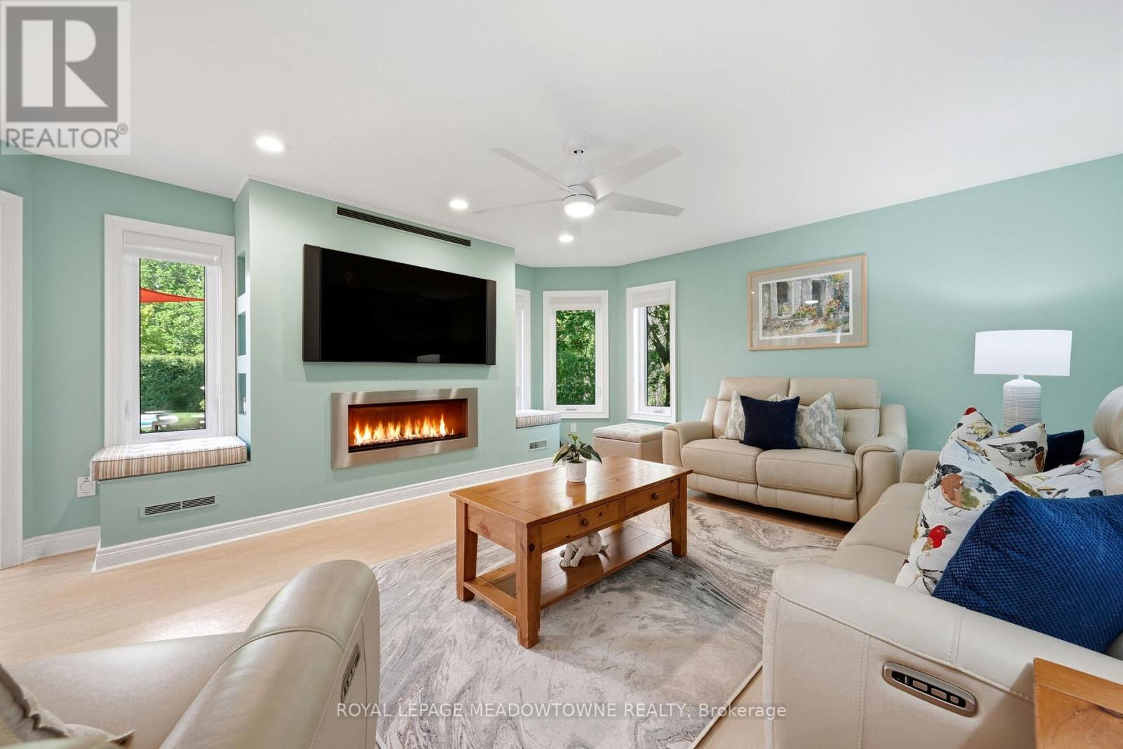 25 GOLLOP CRESCENT - 14