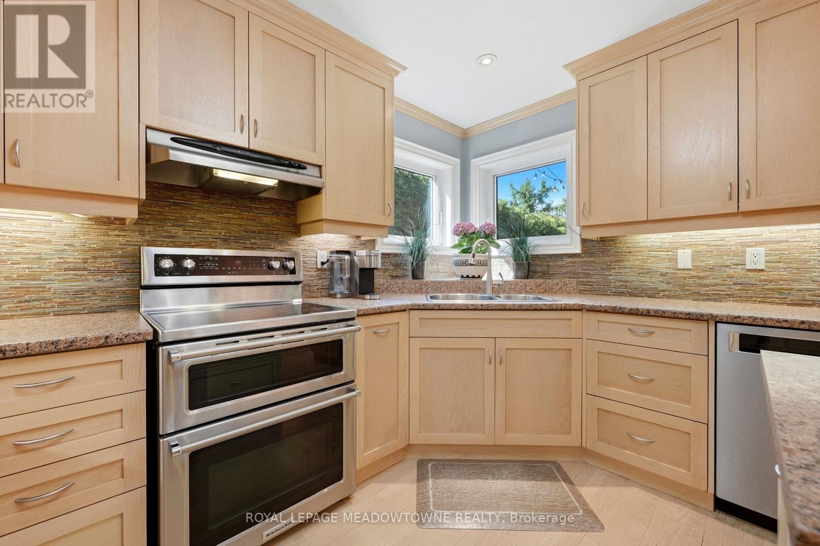 25 GOLLOP CRESCENT - 20
