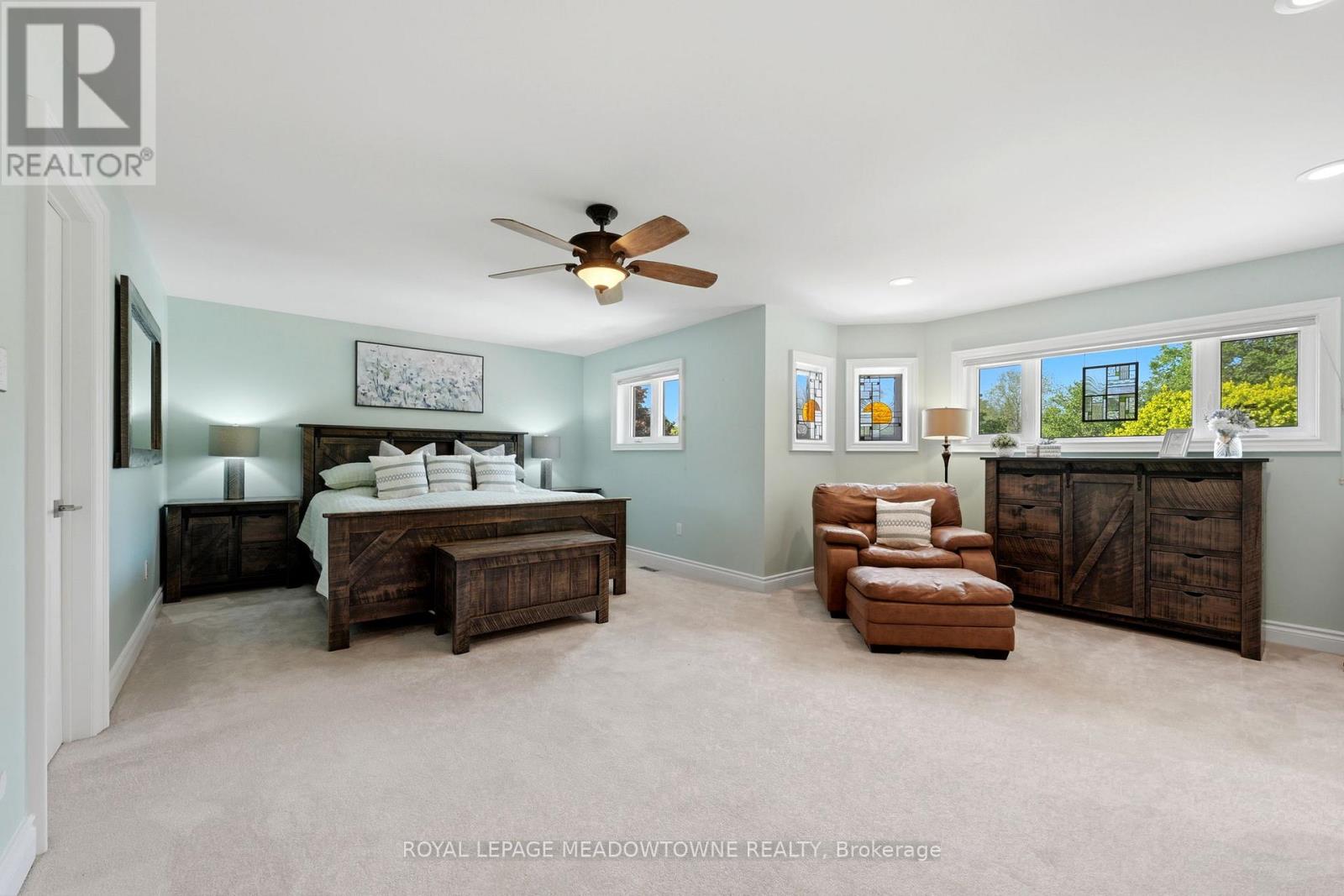 25 GOLLOP CRESCENT - 24