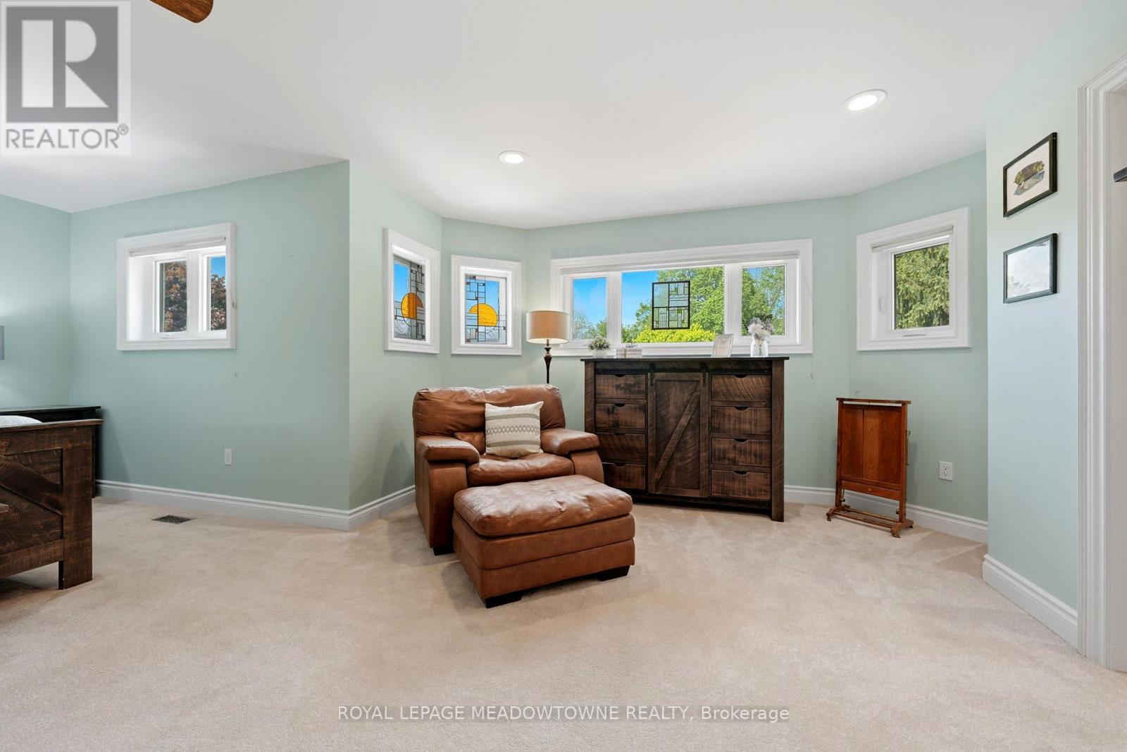 25 GOLLOP CRESCENT - 25