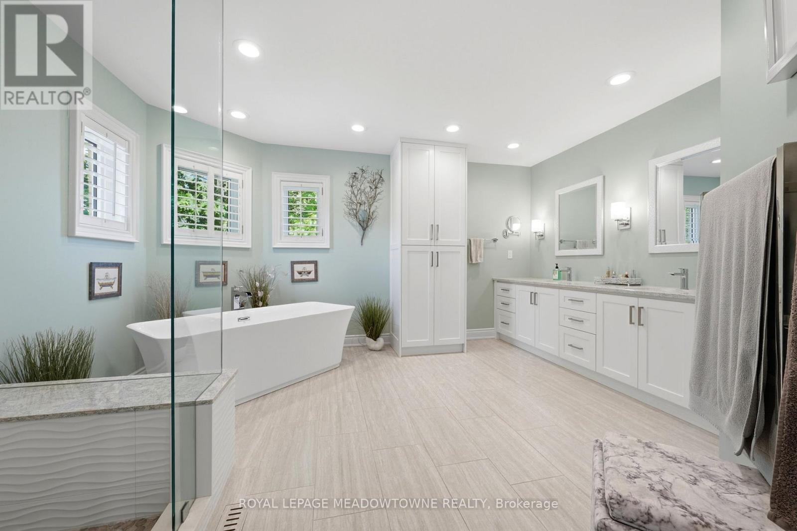25 GOLLOP CRESCENT - 26