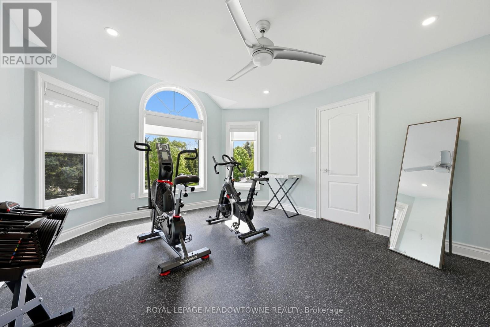 25 GOLLOP CRESCENT - 31
