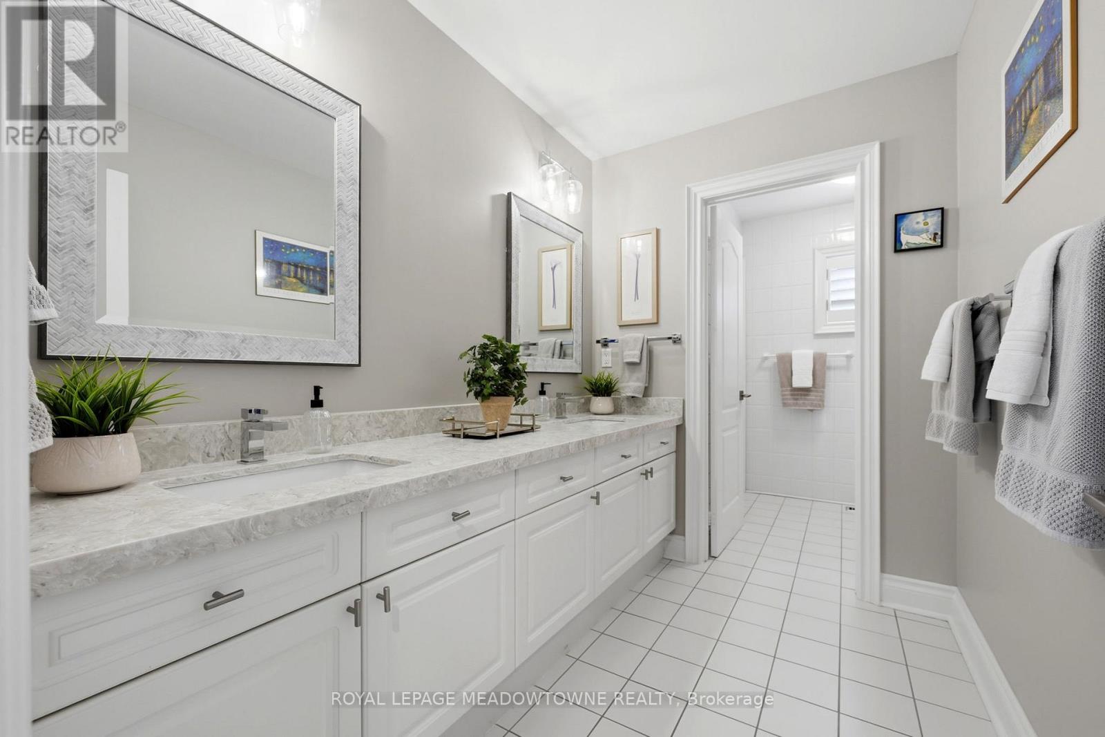 25 GOLLOP CRESCENT - 34