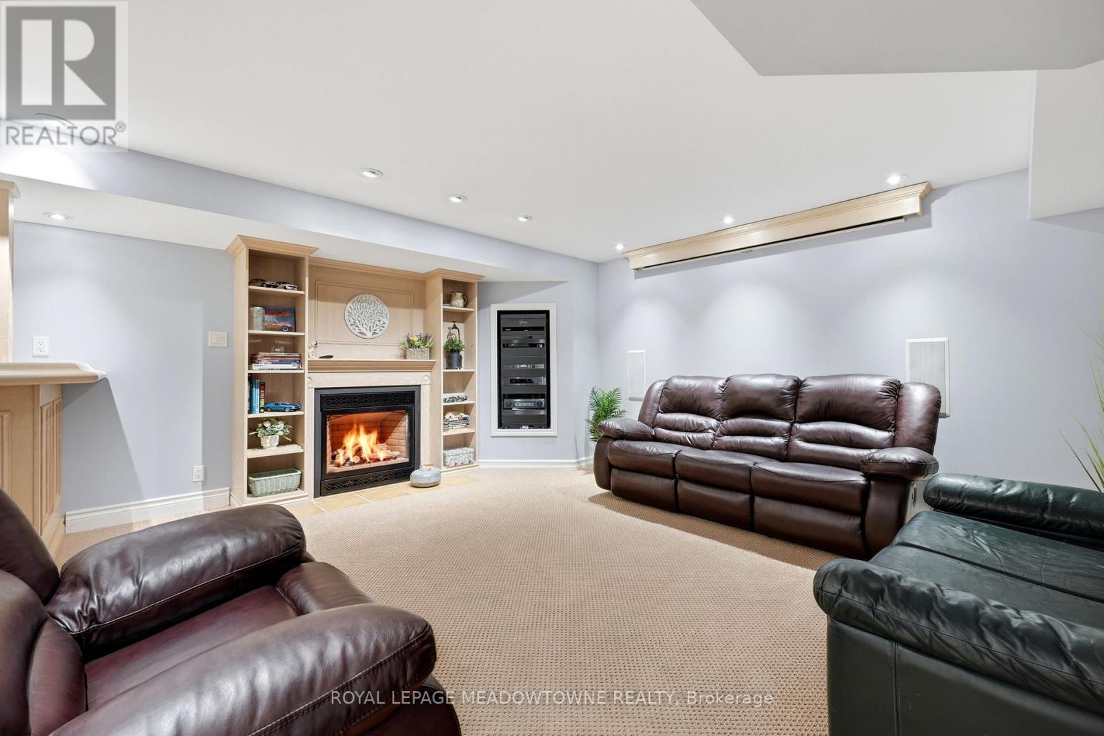 25 GOLLOP CRESCENT - 43