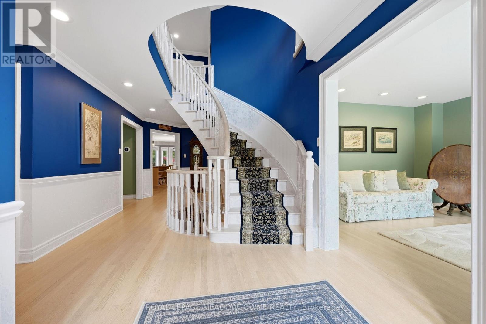 25 GOLLOP CRESCENT - 6