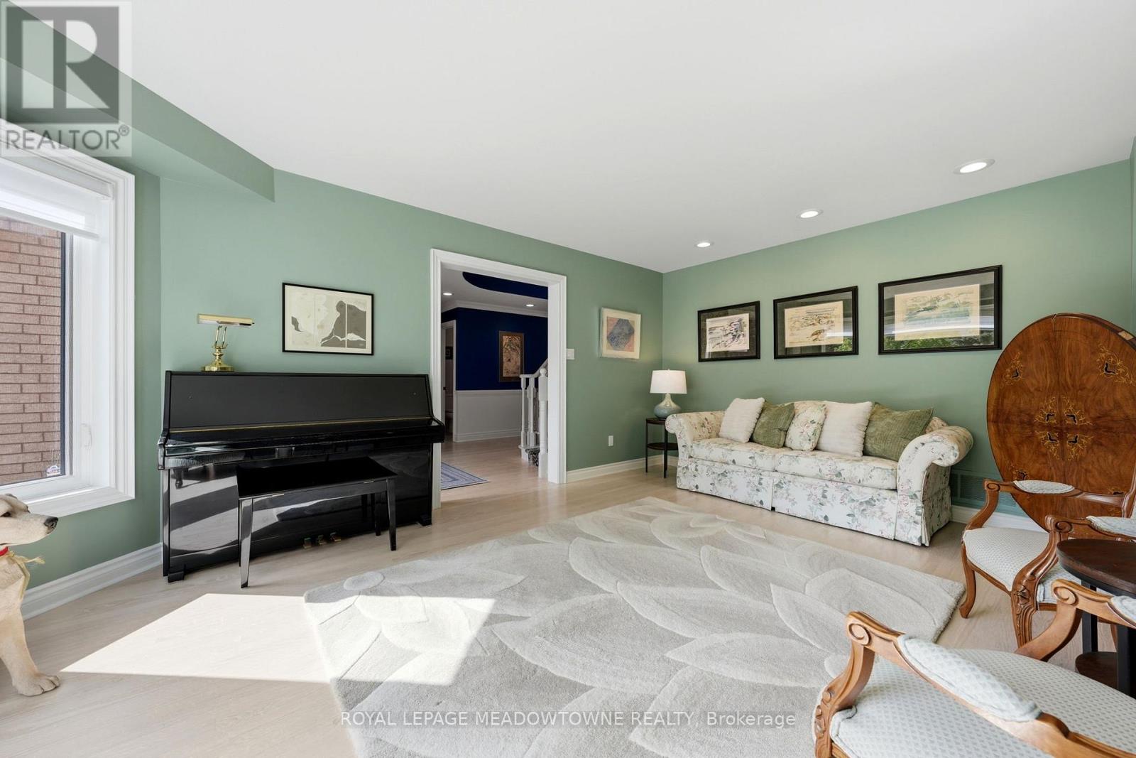25 GOLLOP CRESCENT - 8