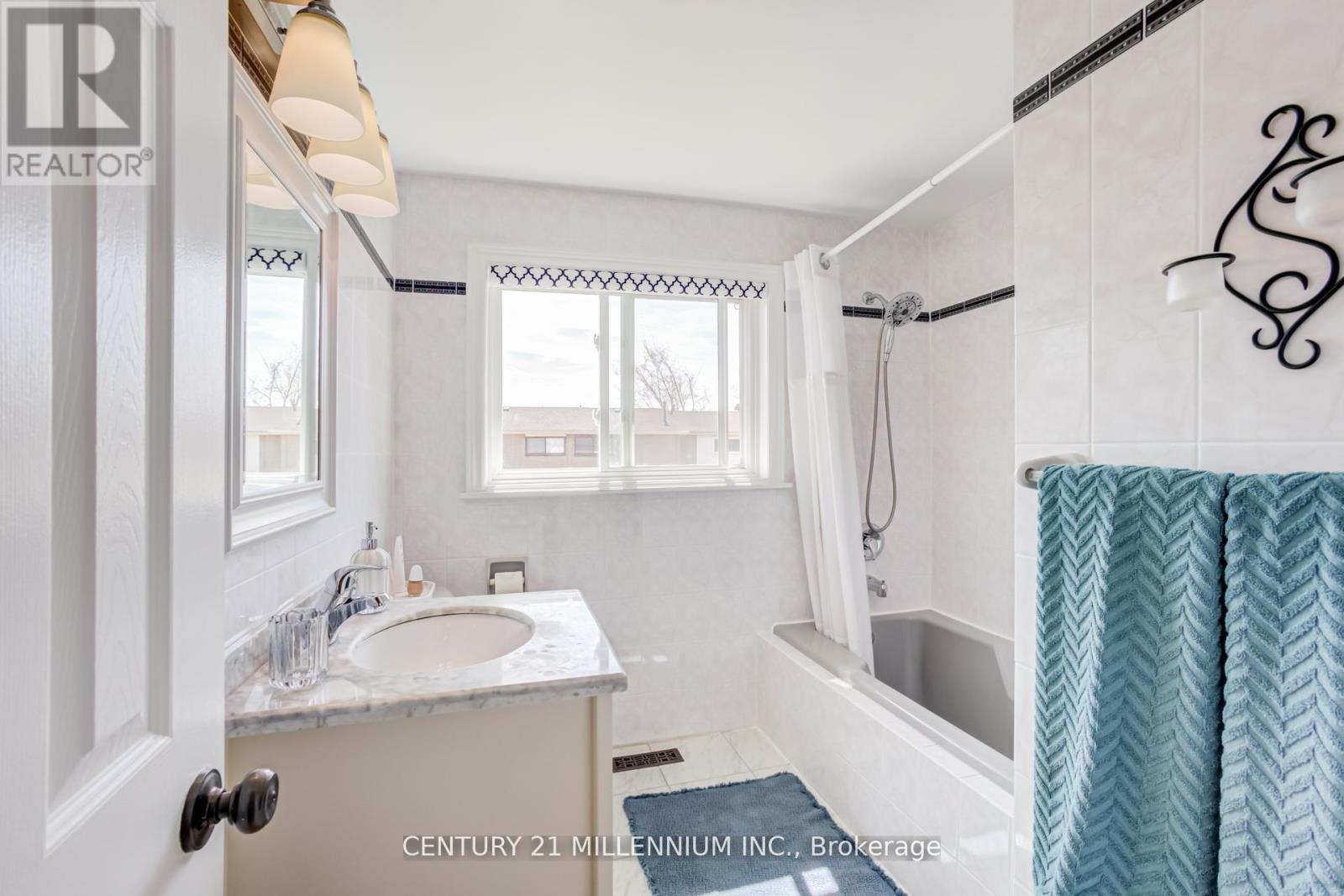 #17 17 CRAIGLEIGH CRESCENT - 15